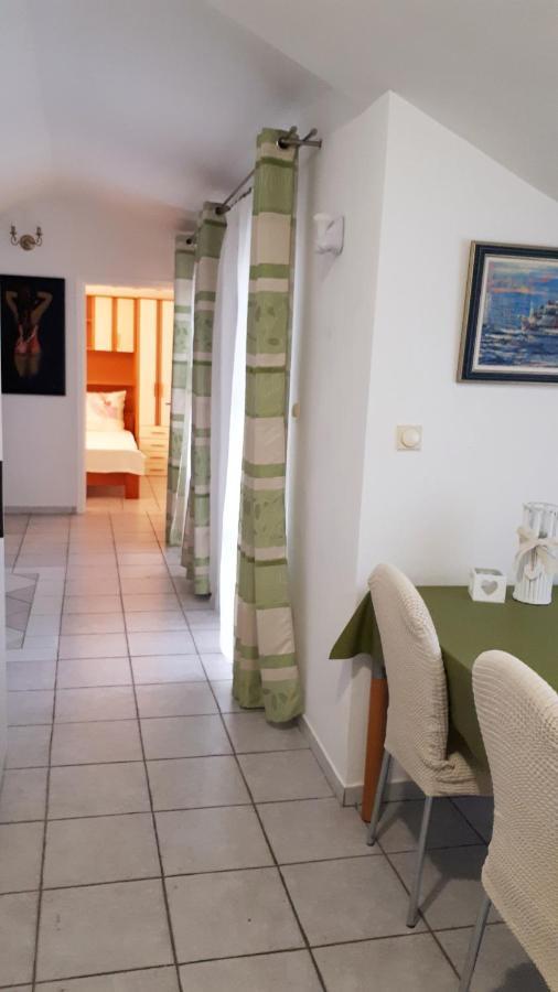 Apartmani Kalinic Bijela Bilik gambar
