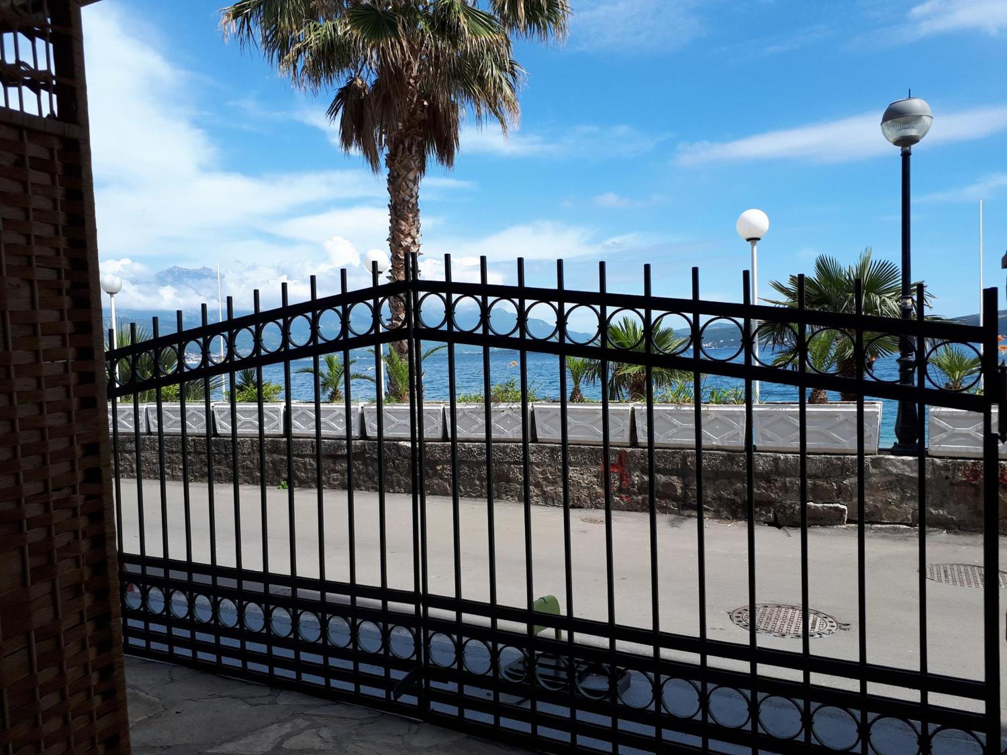 Apartmani Kalinic Bijela Luaran gambar